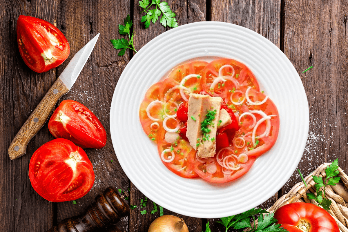 ENSALADA DE BONITO, TOMATE Y PIMIENTOS