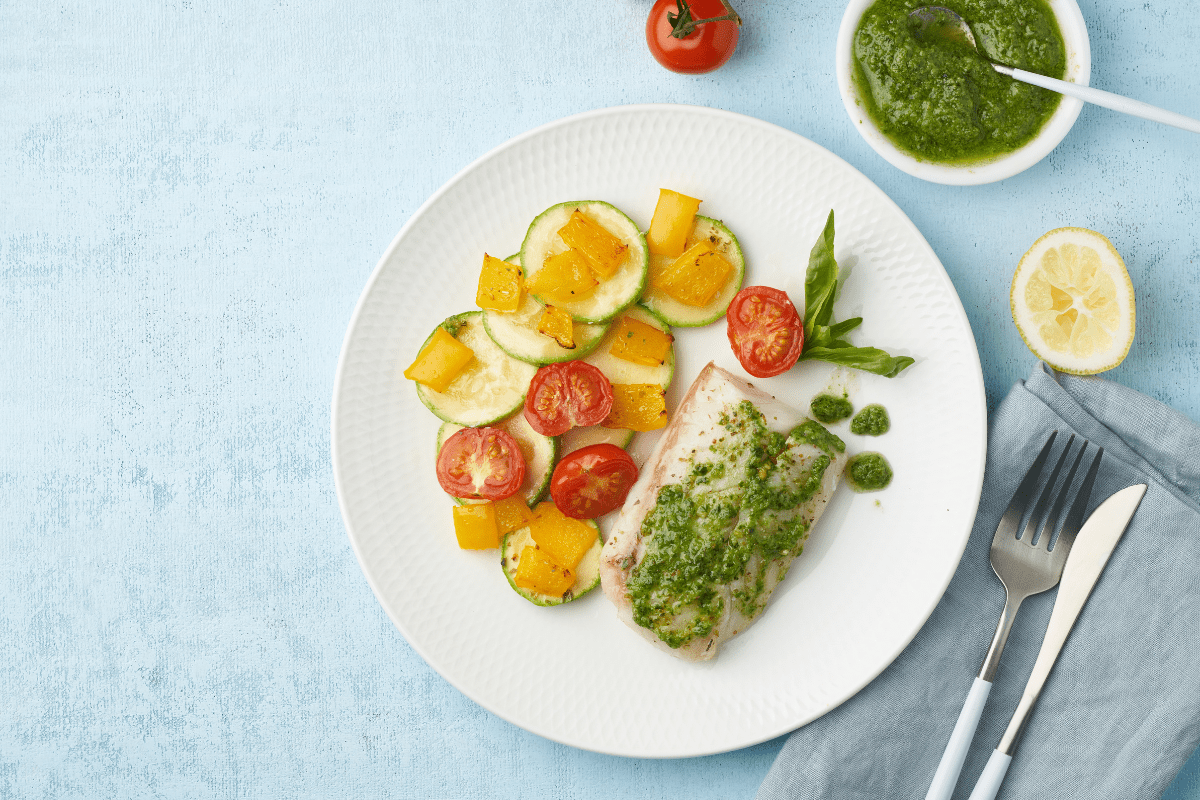 Perico con verduras salteadas y Pesto